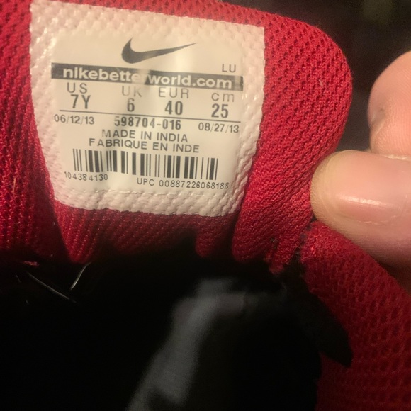 Nike Black & Red (Like New)men’s size 7 shoes - Picture 4 of 5